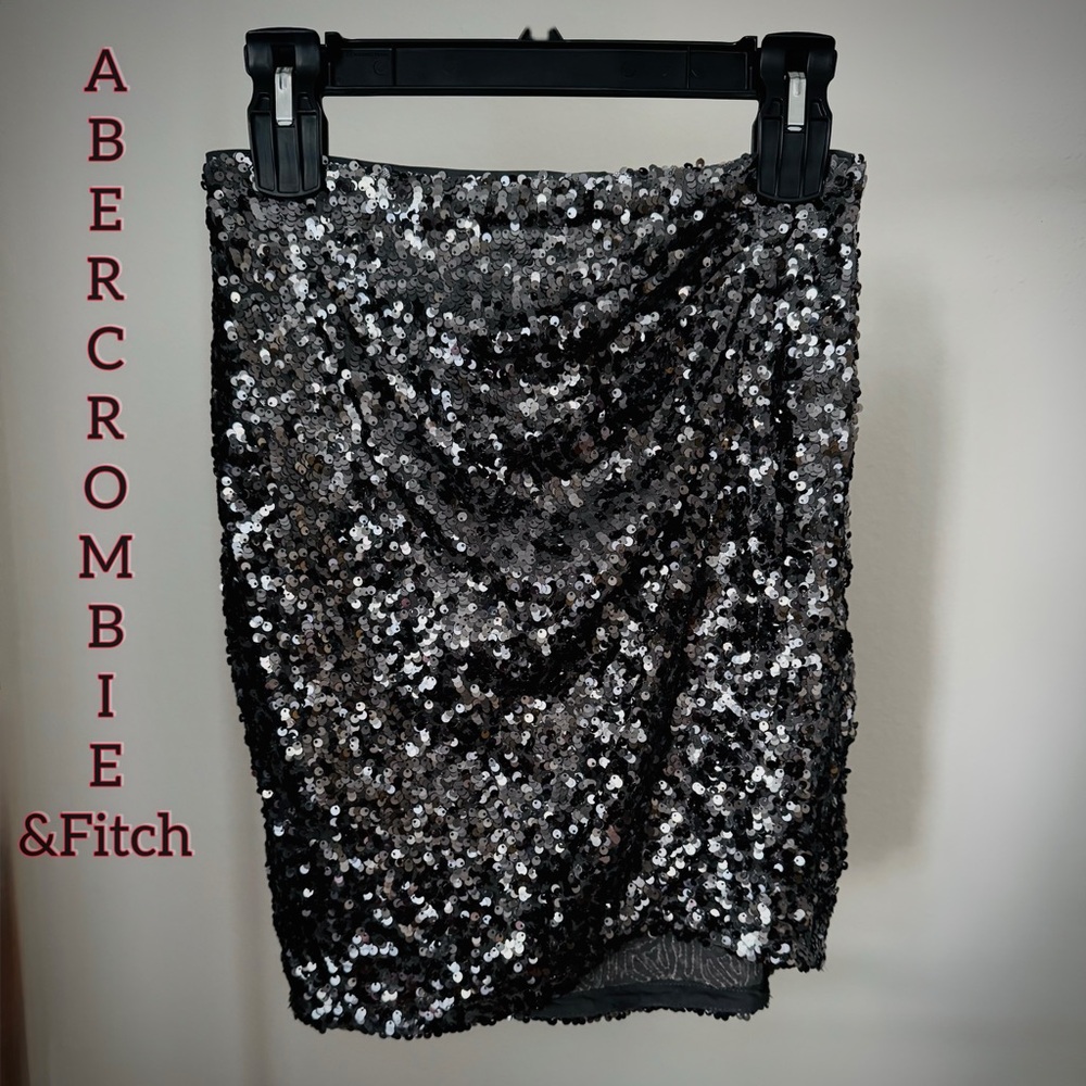 Shine all night in this stunning sequin mini skirt ✨ holiday parties,  😍